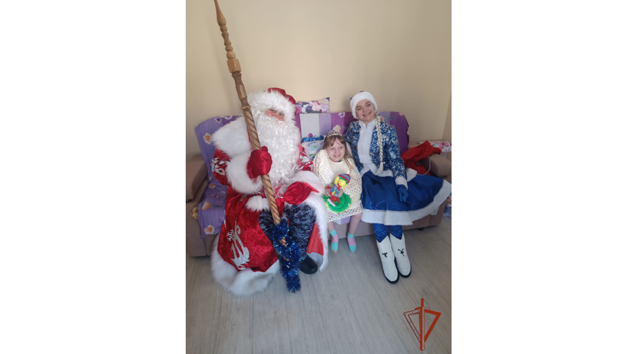 В Черепаново сотрудники вневедомственной охраны поздравляют детей с наступающим Новым годом