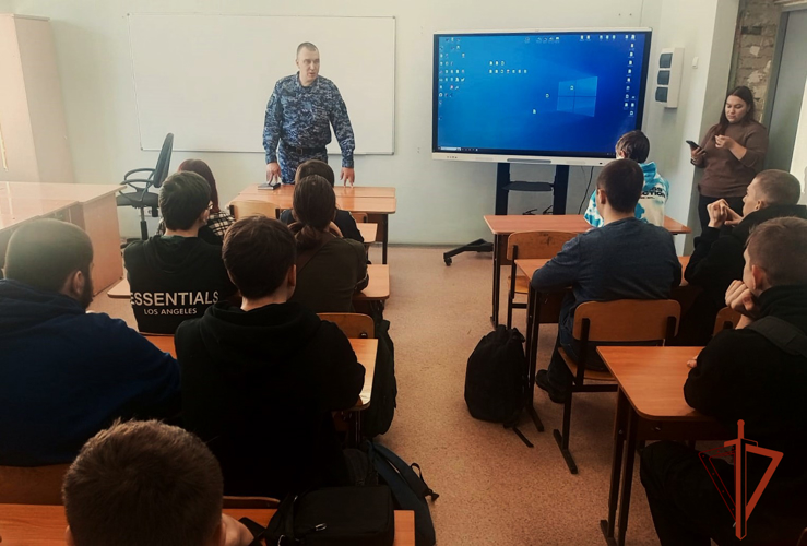 В Новосибирской области сотрудники Росгвардии участвуют в мероприятиях, приуроченных ко Дню Героев Отечества
