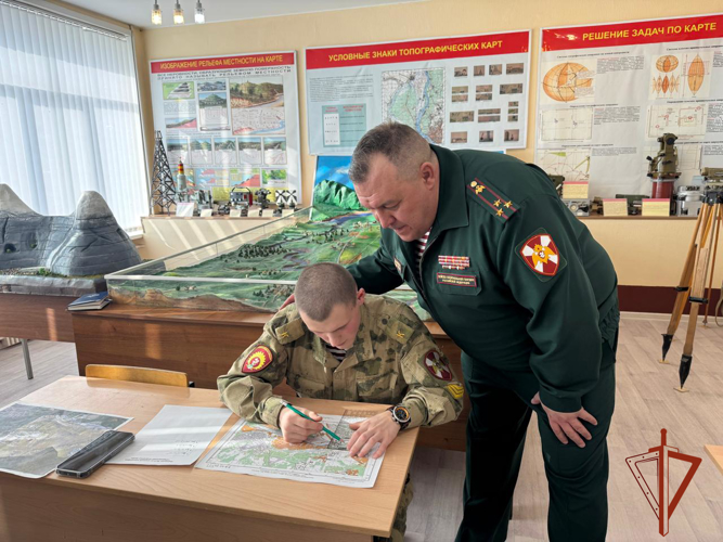 В Новосибирском военном институте Росгвардии собрали уникальную коллекцию офицерских линеек