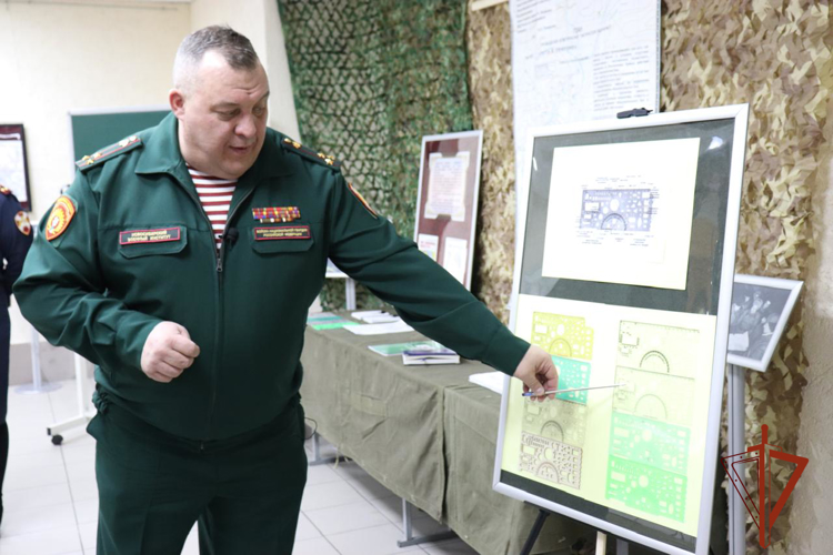 В Новосибирском военном институте Росгвардии собрали уникальную коллекцию офицерских линеек