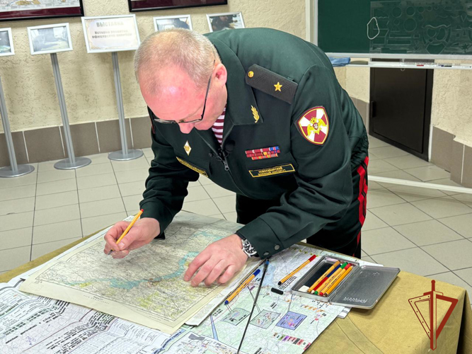 В Новосибирском военном институте Росгвардии собрали уникальную коллекцию офицерских линеек