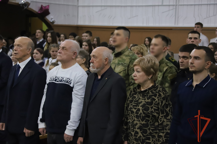В Новосибирске военнослужащие Росгвардии почтили память Героя России Ивана Шелохвостова