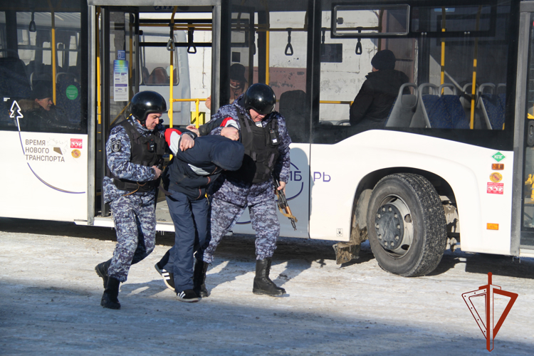 В Новосибирской области Росгвардия взяла под охрану общественный транспорт 