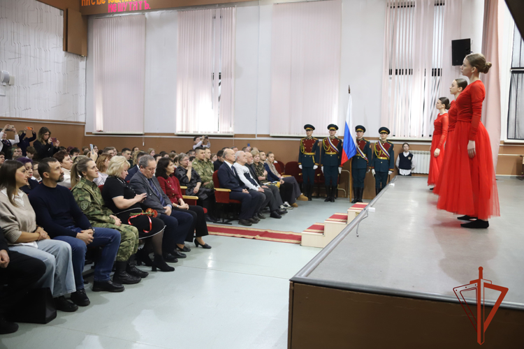 В Новосибирске военнослужащие Росгвардии почтили память Героя России Ивана Шелохвостова 