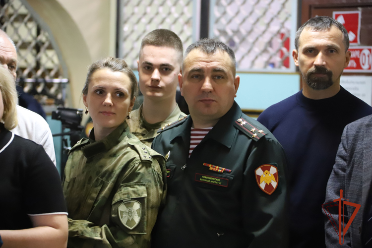 В Новосибирске военнослужащие Росгвардии почтили память Героя России Ивана Шелохвостова 