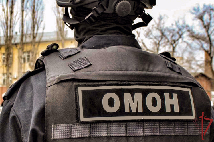 В Новосибирске бойцы ОМОН задержали подозреваемых в серии мошенничеств посредством сети Интернет