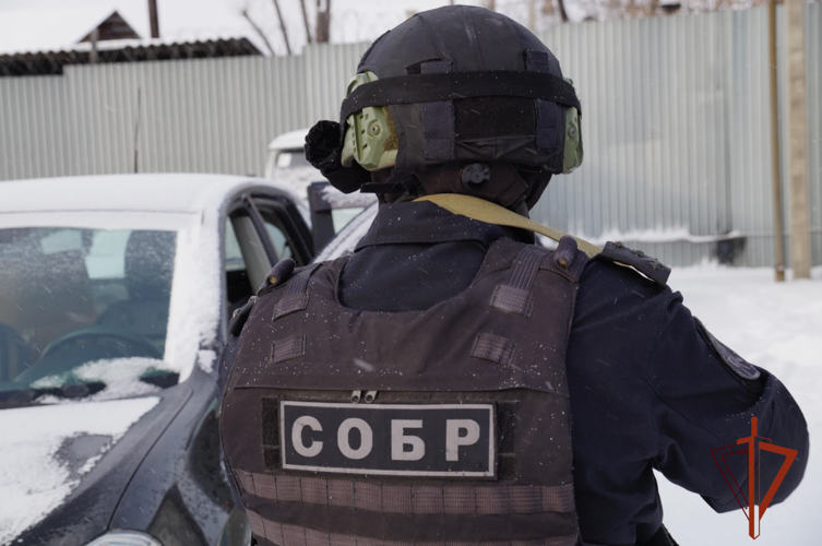 Сотрудники новосибирского СОБР задержали наркокурьера с крупной партией запрещённых веществ