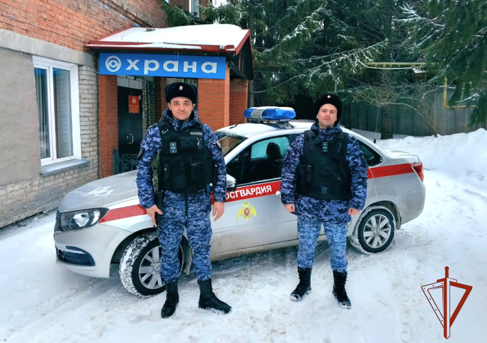 В Новосибирске экипаж Росгвардии задержал злоумышленника по следам на свежем снегу