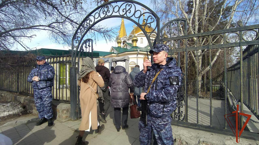 Росгвардия обеспечила безопасность празднования православной Пасхи в Новосибирской области