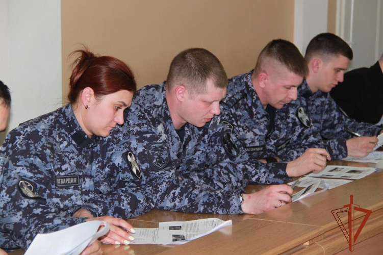 В Новосибирской области военнослужащие и сотрудники Росгвардии приняли участие в патриотической акции «Диктант Победы»
