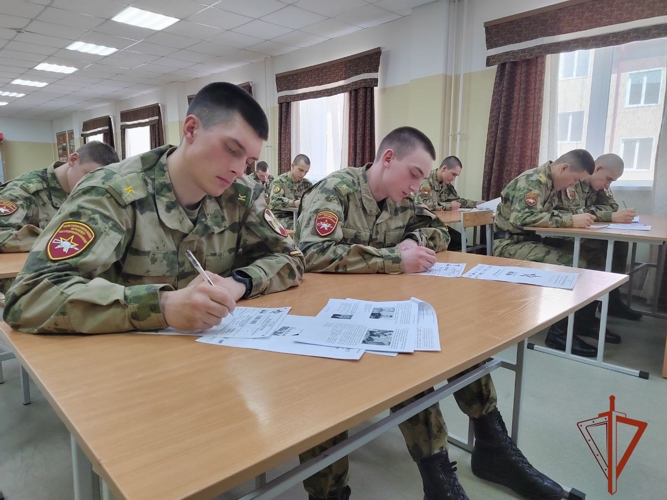 В Новосибирской области военнослужащие и сотрудники Росгвардии приняли участие в патриотической акции «Диктант Победы»