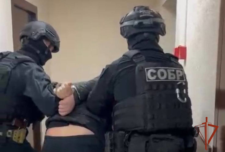 В Новосибирске при содействии СОБР Росгвардии задержаны подозреваемые в квартирной краже