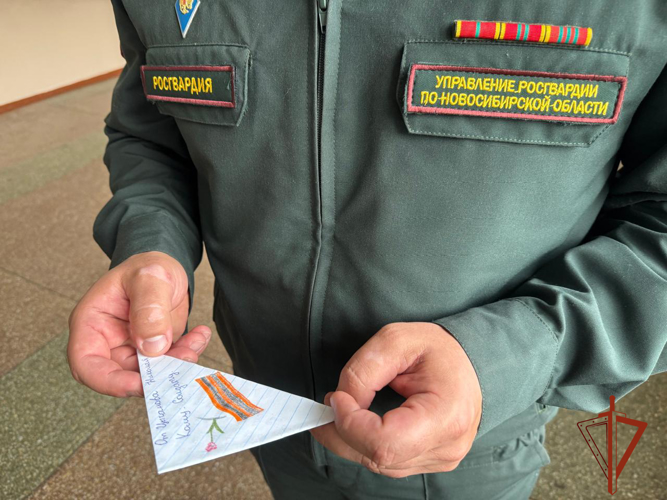 В Новосибирске росгвардейцы дали старт региональной патриотической акции «Часовой у Знамени Победы»