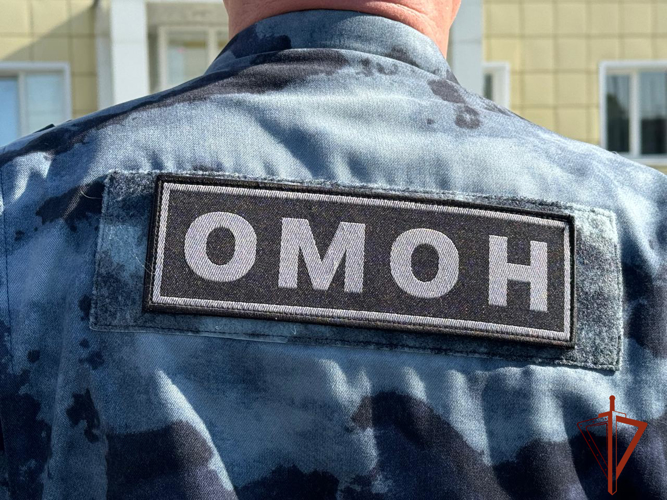 Сотрудники новосибирского ОМОН задержали подозреваемых в обналичивании денежных средств, полученных преступным путем