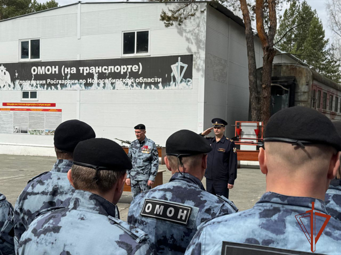 В Новосибирске в день образования транспортного ОМОНа Росгвардии прошел день открытых дверей