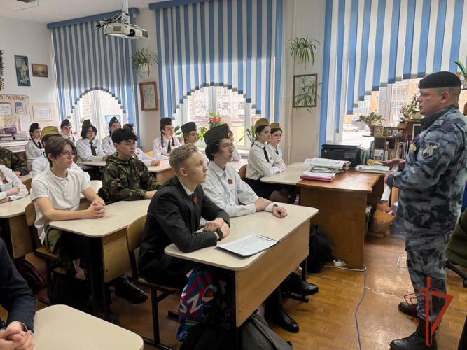 В Новосибирске росгвардейцы дали старт региональной патриотической акции «Часовой у Знамени Победы»