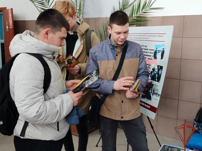 Сотрудники вневедомственной охраны Росгвардии приняли участие в ярмарке вакансий 