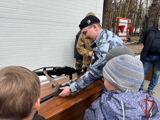 В Новосибирске в день образования транспортного ОМОНа Росгвардии прошел день открытых дверей 