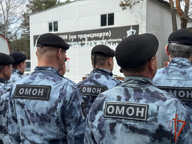 В Новосибирске в день образования транспортного ОМОНа Росгвардии прошел день открытых дверей 