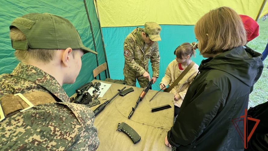 В Новосибирской области сотрудники ОМОН приняли участие в военно-патриотическом фестивале