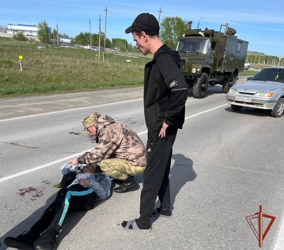 В Новосибирской области военный врач Росгвардии оказал первую помощь пострадавшим в ДТП людям