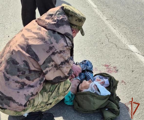В Новосибирской области военный врач Росгвардии оказал первую помощь пострадавшим в ДТП людям