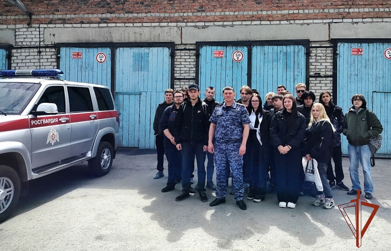 В Куйбышеве сотрудники вневедомственной охраны Росгвардии провели для студентов день открытых дверей