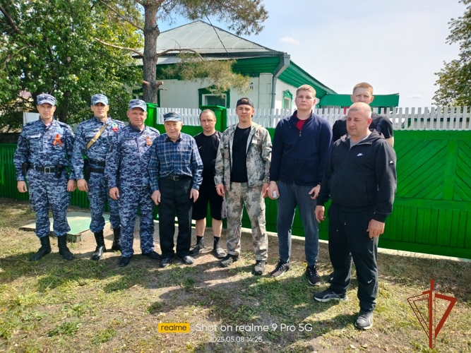В Новосибирской области росгвардейцы оказали помощь в быту труженику тыла