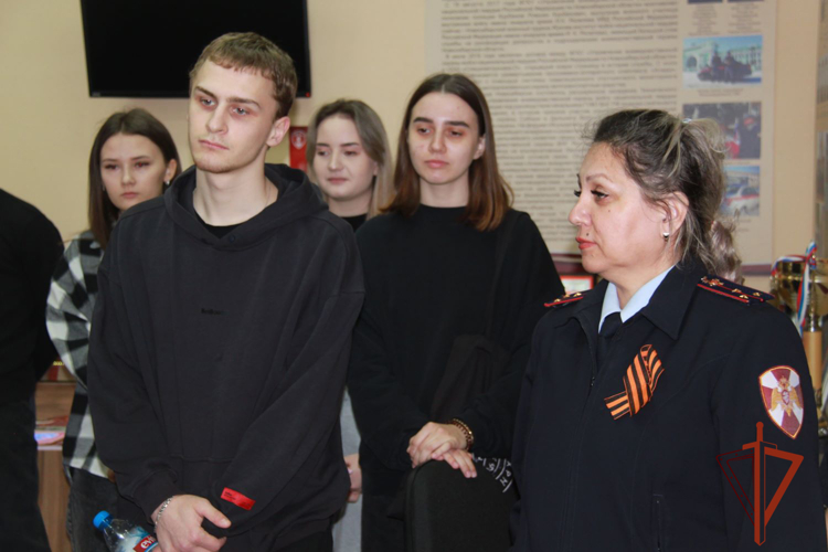 В музее Управления вневедомственной охраны по Новосибирской области состоялась экскурсия, посвященная Дню Победы