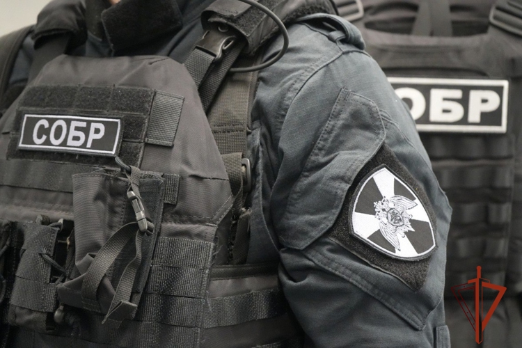 В Новосибирске сотрудники СОБР задержали подозреваемых в организации незаконной миграции
