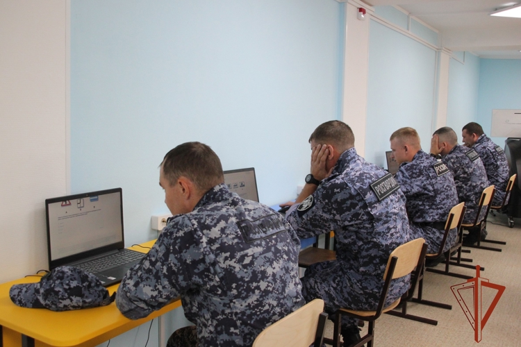Команда Росгвардии заняла второе место среди силовиков в соревнованиях по скоростному маневрированию 