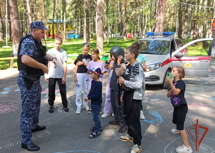 В Новосибирской области продолжается акция «Каникулы с Росгвардией»