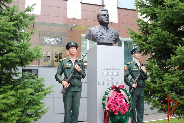 В Новосибирском военном институте Росгвардии прошли мероприятия, приуроченные ко Дню рождения генерала армии И. К. Яковлева