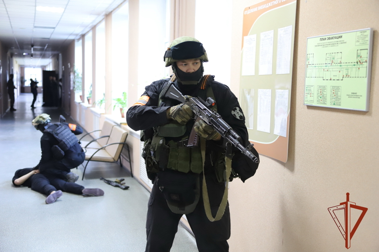 В Новосибирске проходят учения по обеспечению безопасности на объектах образования