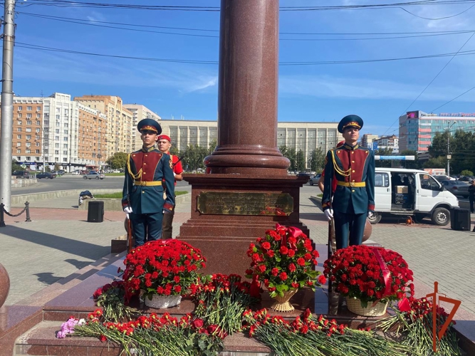 Курсанты Новосибирского военного института Росгвардии отдали дань уважения мужеству жителей блокадного Ленинграда
