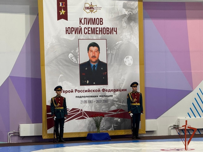 Седьмой турнир по самбо памяти первого командира СОБР Героя России Юрия Климова стартовал в Новосибирске