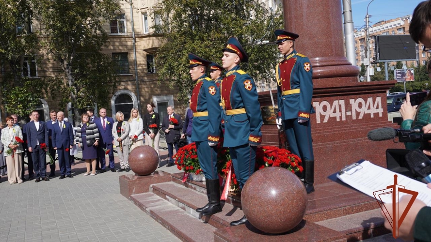 Курсанты Новосибирского военного института Росгвардии отдали дань уважения мужеству жителей блокадного Ленинграда
