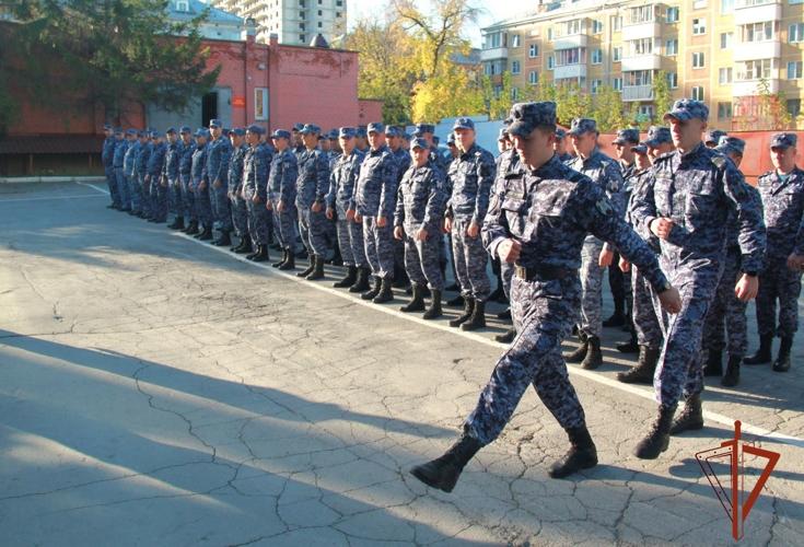 В Новосибирске прошли соревнования по служебному троеборью среди сотрудников вневедомственной охраны Росгвардии