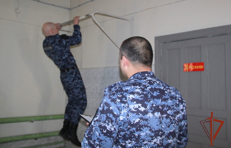 В Новосибирске прошли соревнования по служебному троеборью среди сотрудников вневедомственной охраны Росгвардии