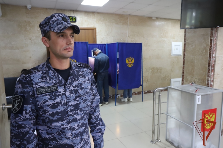 Росгвардия обеспечила безопасность проведения единого дня голосования в Новосибирской области