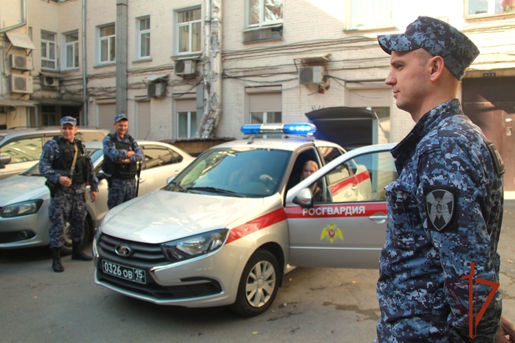 В Новосибирске сотрудники Росгвардии провели экскурсию для учащихся подшефного техникума