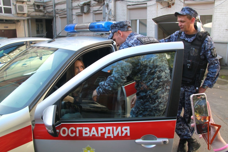 В Новосибирске сотрудники Росгвардии провели экскурсию для учащихся подшефного техникума