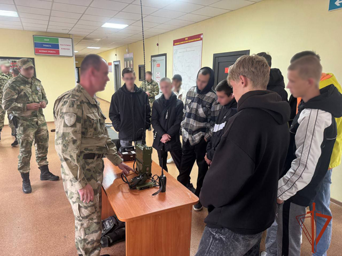 Военнослужащие Росгвардии провели день открытых дверей для юных новосибирцев