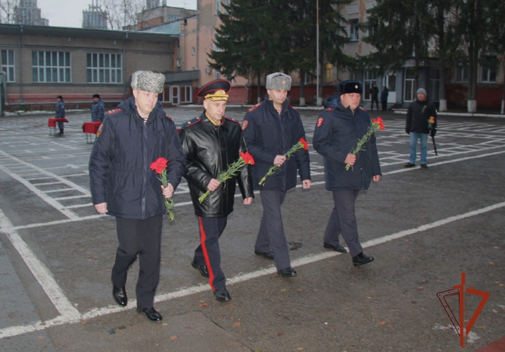 В Новосибирске состоялись мероприятия, посвященные Дню образования подразделений вневедомственной охраны Росгвардии 