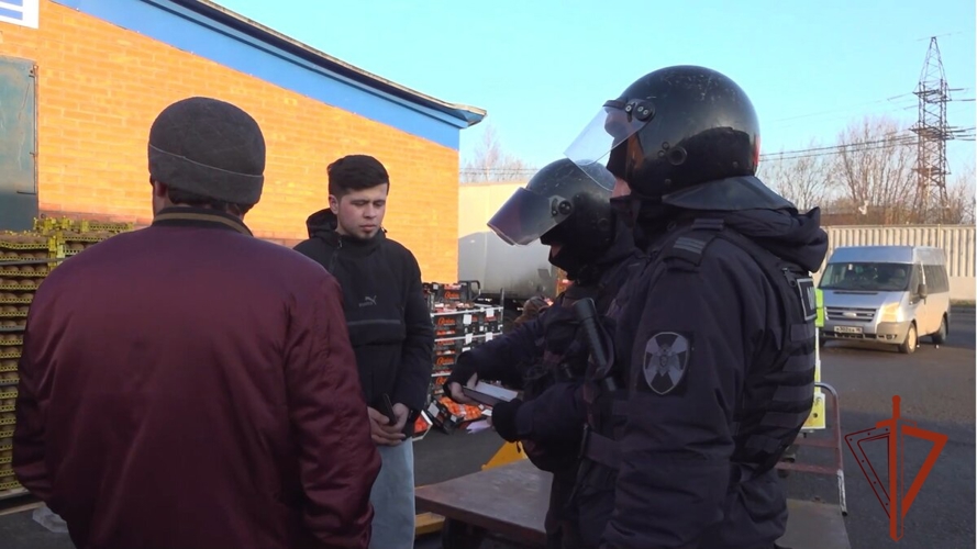 При участии спецназа Росгвардии в Новосибирске задержаны нарушители миграционного законодательства