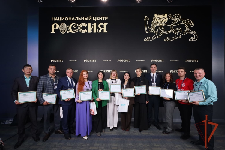 В Национальном центре «Россия» наградили работника вневедомственной охраны Росгвардии по Новосибирской области
