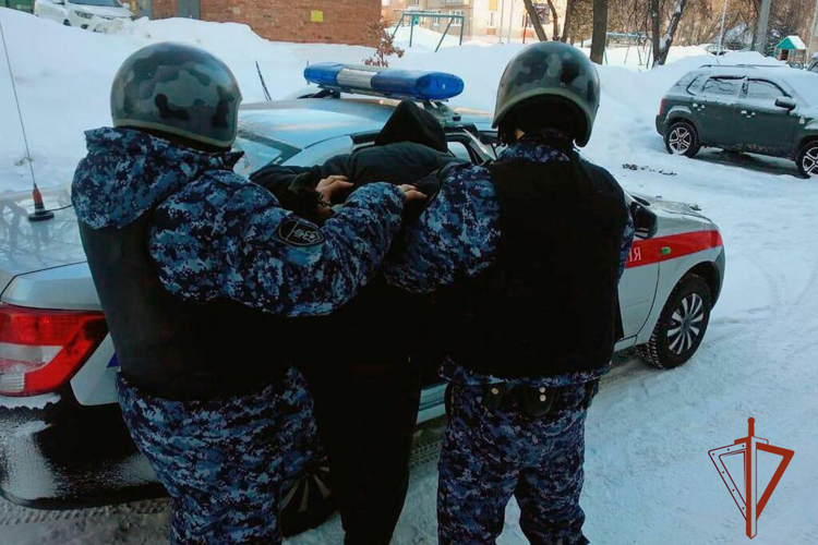 В Новосибирске патруль вневедомственной охраны Росгвардии задержал группу угонщиков