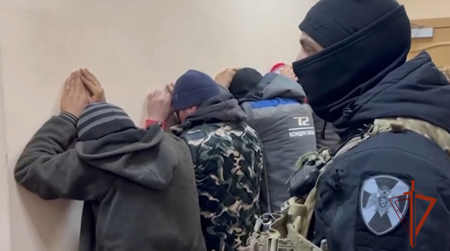 При силовой поддержке спецназа Росгвардии в Новосибирске проведен рейд по линии незаконной миграции