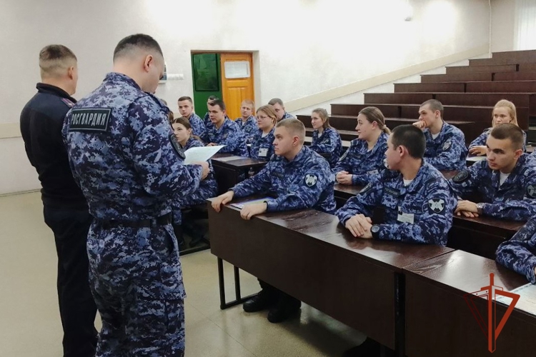 В Новосибирске ряды вневедомственной охраны Росгвардии пополнили молодые сотрудники