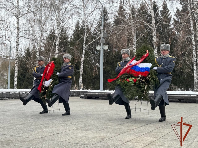 В Новосибирской области росгвардейцы почтили память Неизвестного Солдата